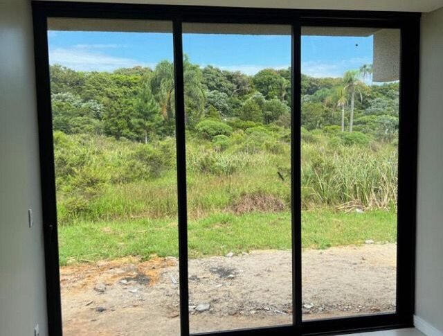 PORTA DE CORRER EM ALUMÍNIO